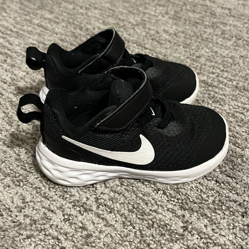 Nike Revolution infant/toddler’s, size 6C, black/white hook & loop sneakers